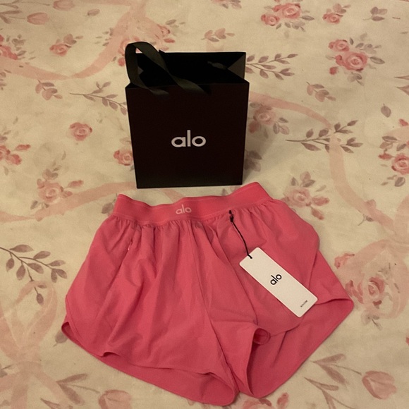 ALO Yoga Pants - ALO Yoga Womens Hot Pink Athletic Shorts with Branded Tag